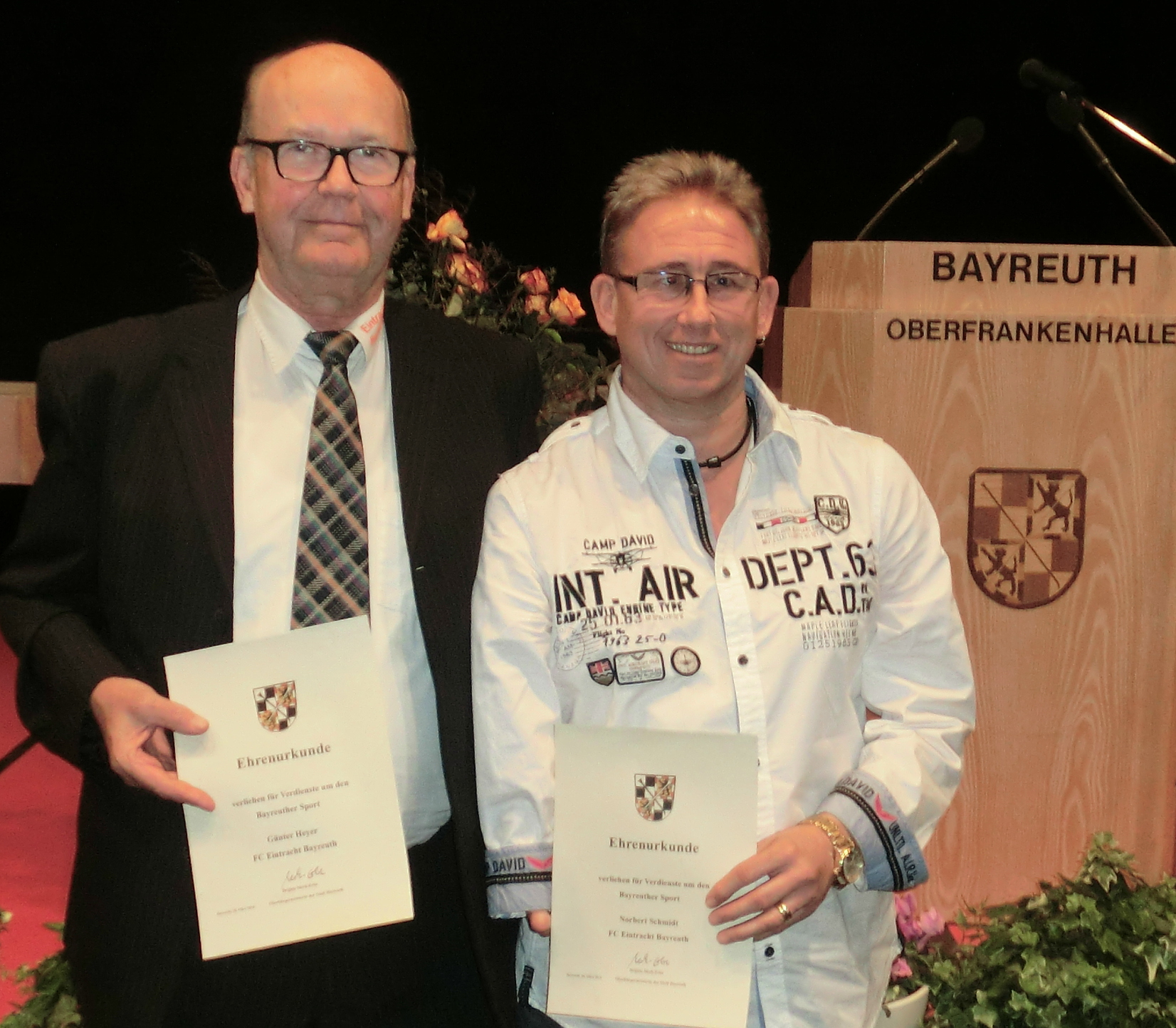 Übergabe der Ehrenurkunde in der Oberfrankenhalle