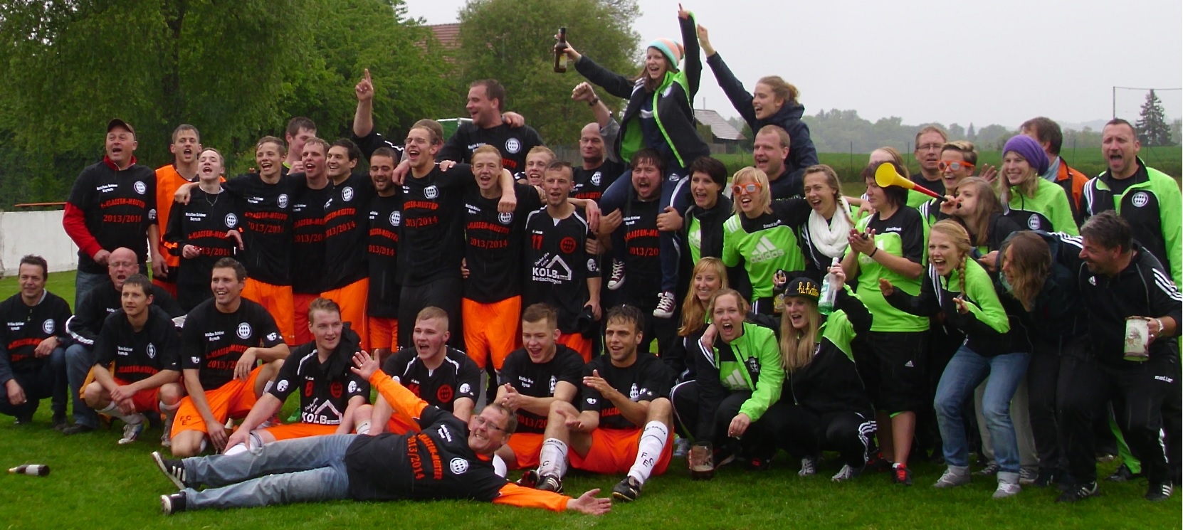 Die Doppelmeister 2014 – Damen- und Herrenmannschaft des FC Eintracht Bayreuth