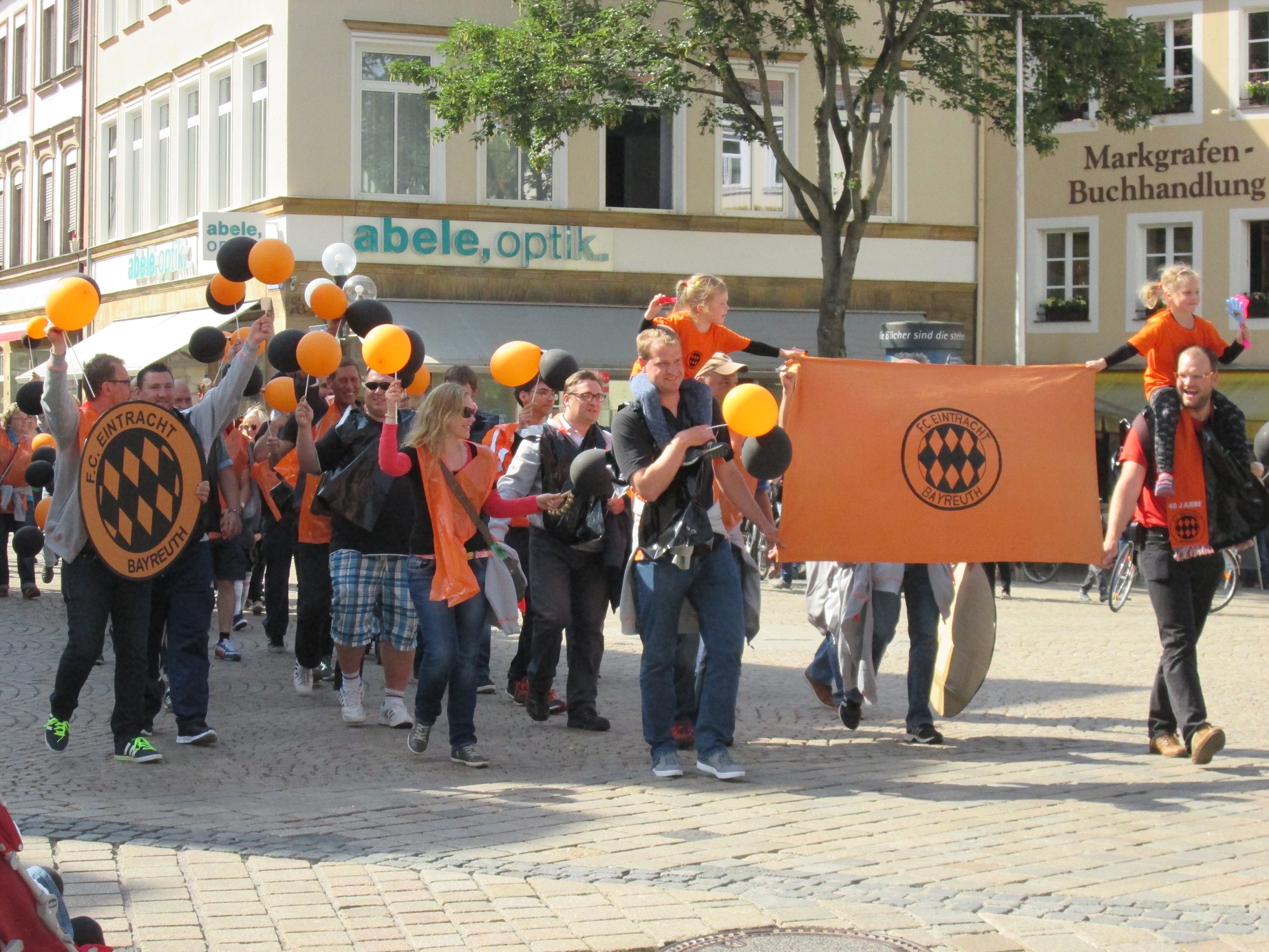 FC Eintracht beim Festumzug zur Eröffnung des Bayreuther Volksfestes 2015
