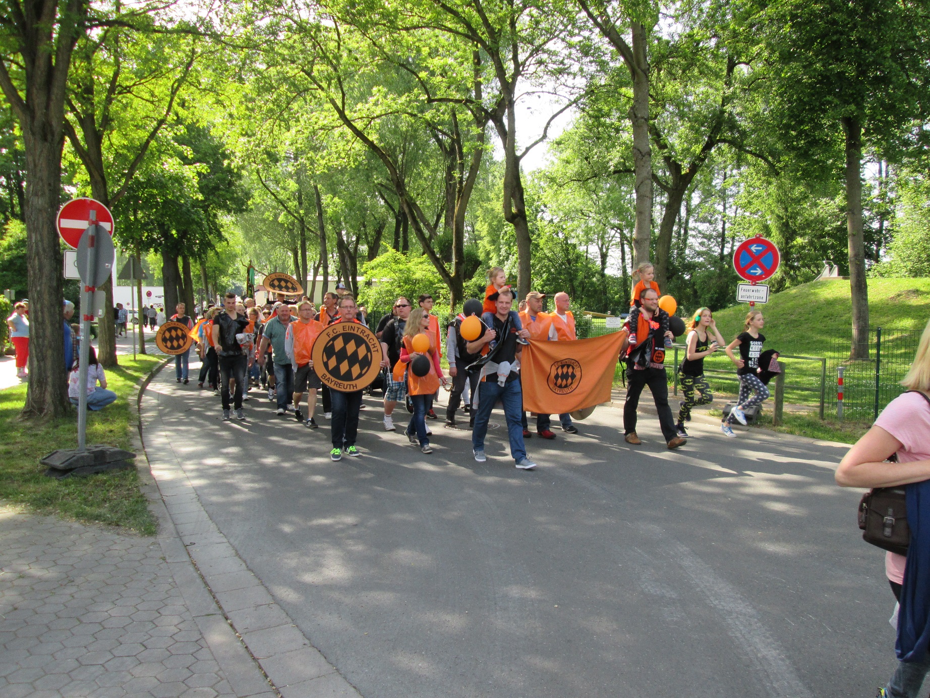 Die Eintracht-Gruppe beim Bayreuther Volksfestumzug 2015