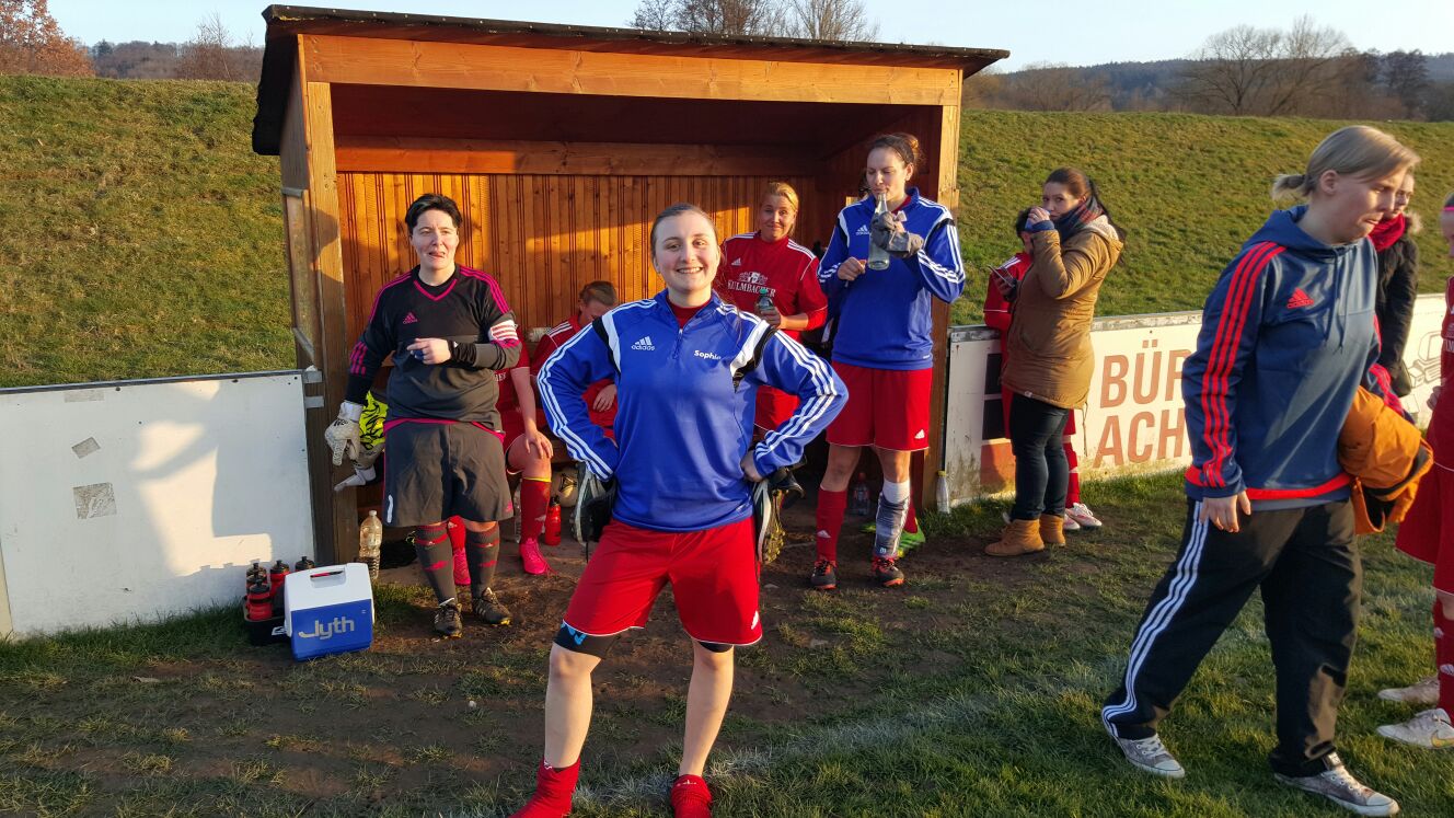 Glückliche Gesichter nach dem 3:1 der Eintracht-Damen in Michelau