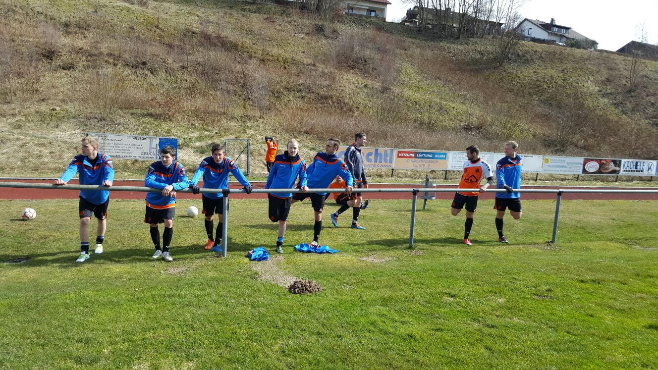 Aufwärmen vor dem Auswärtsspiel in Warmensteinach