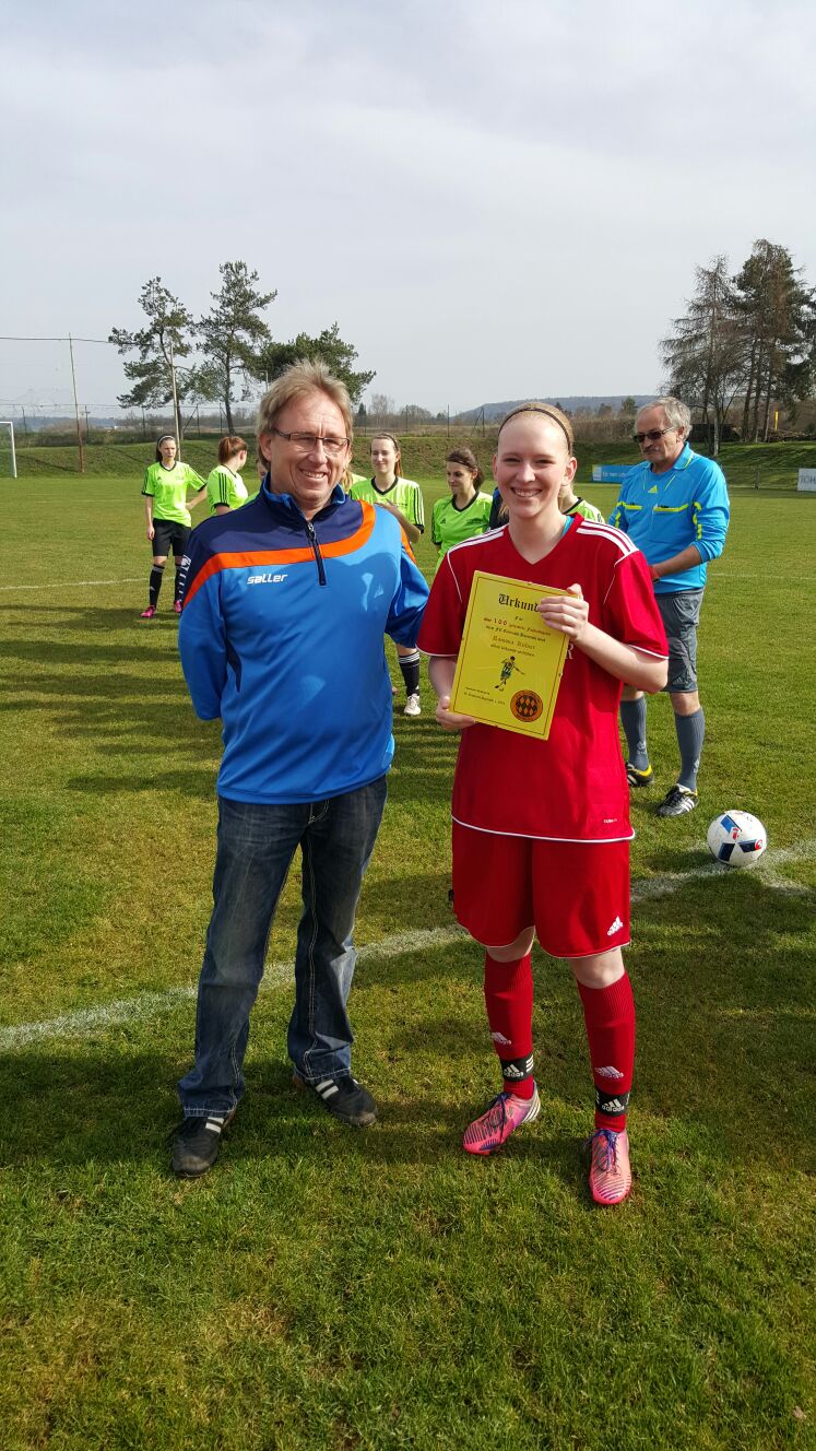 Mona im Club der 100er
