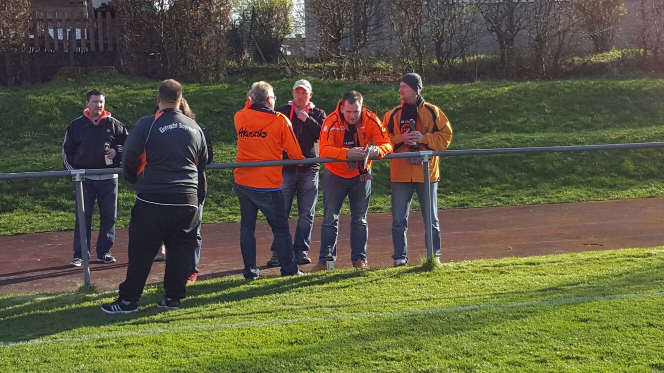 Zahlreiche Eintrachtler vor Ort