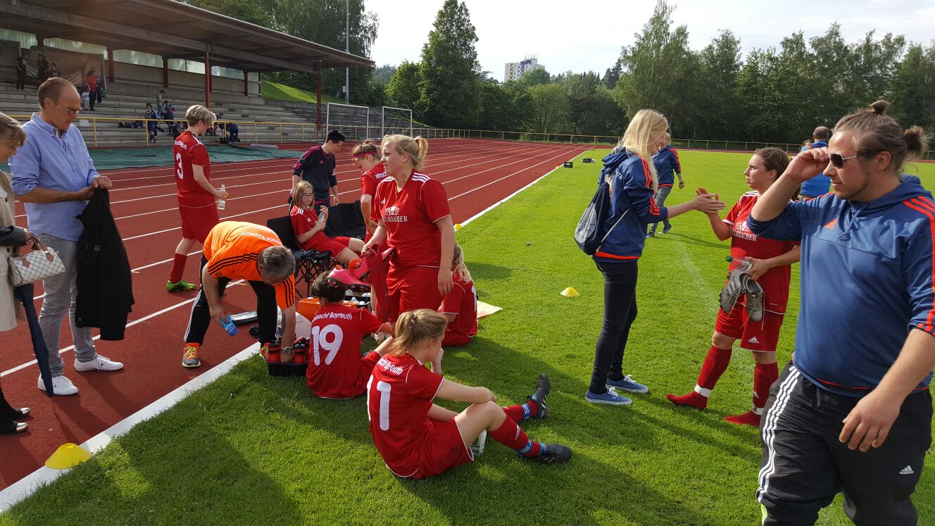 Die Eintracht-Damen beim Auswaertsspiel in Hof