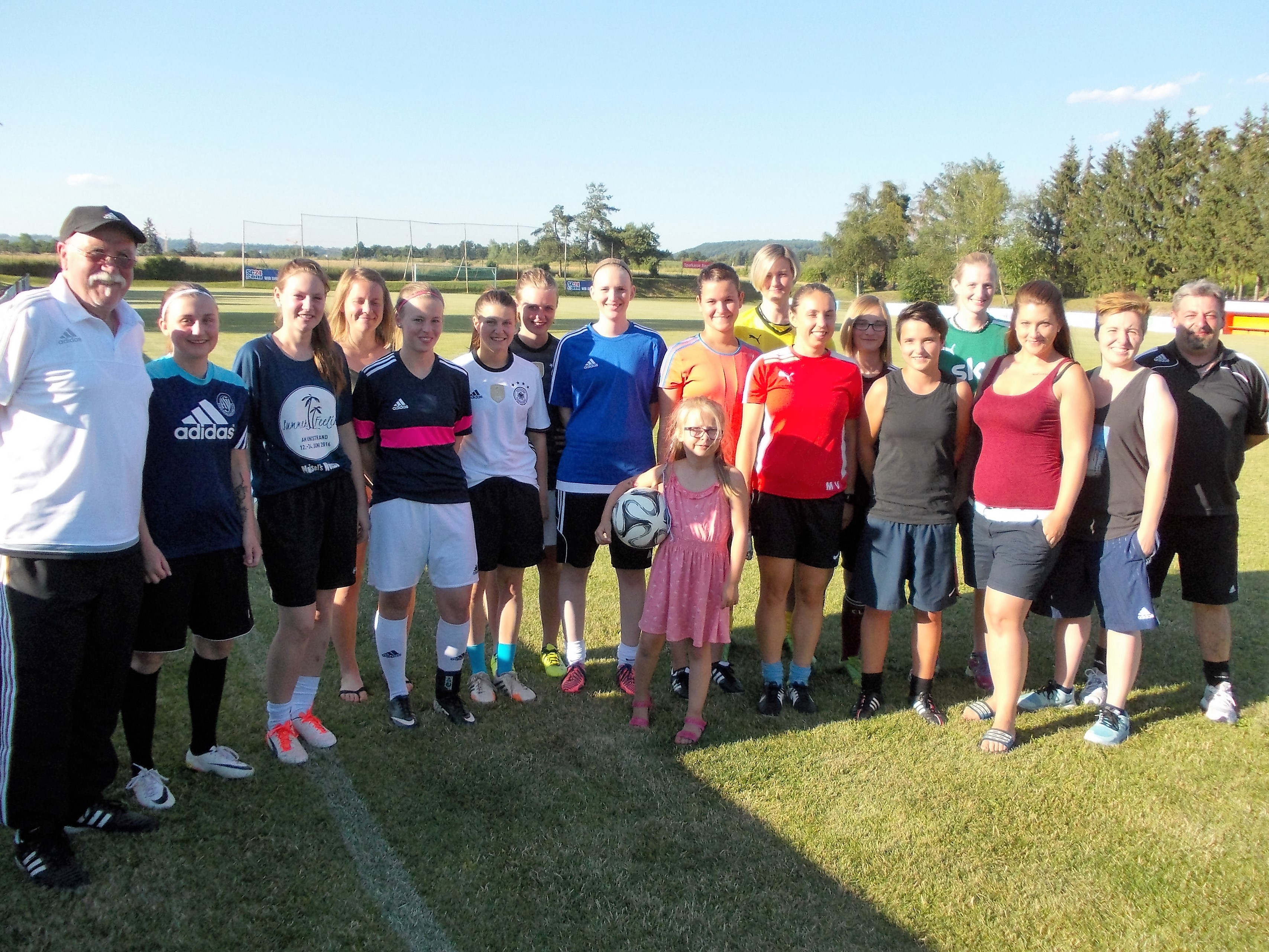 Trainings-Auftakt der Eintracht-Frauenmannschaft 2016