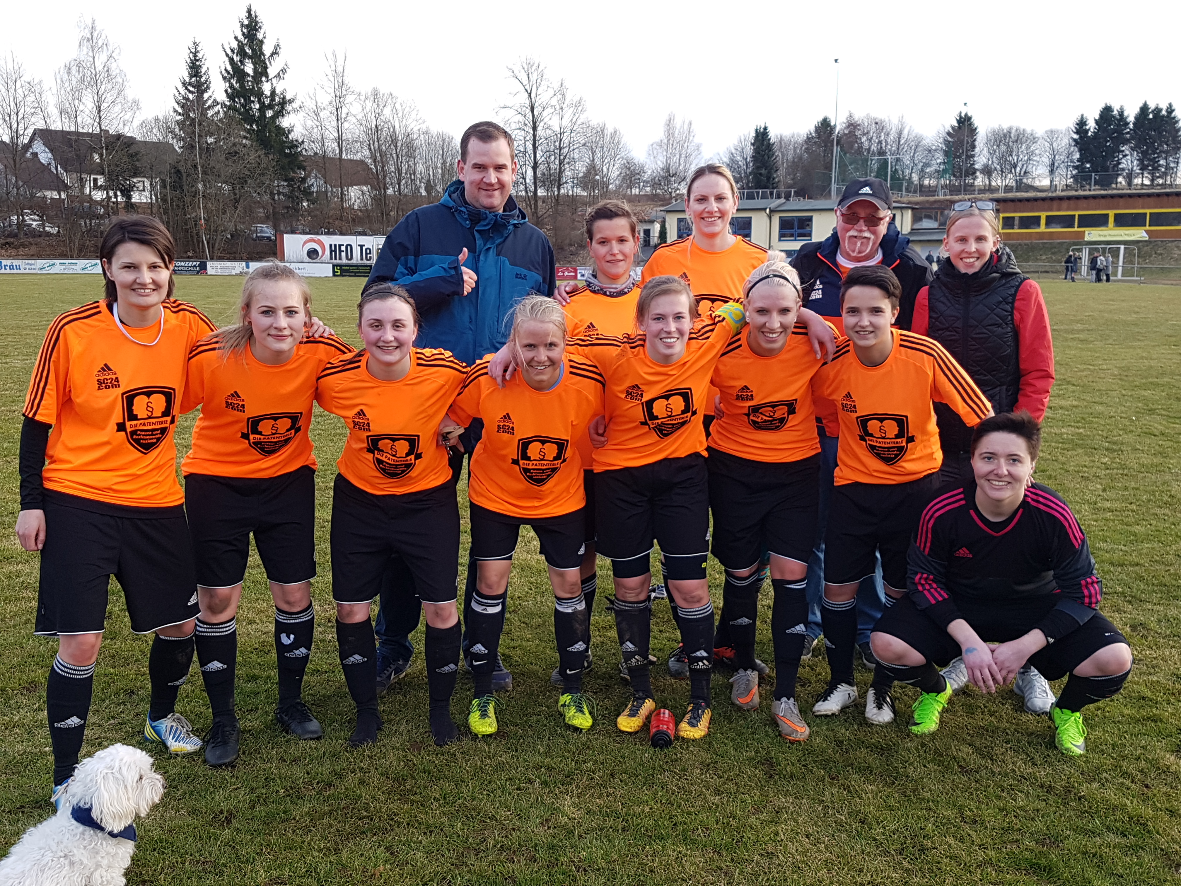 Die Frauen des FC Eintracht Bayreuth nach dem 8:1 im Pokal-Halbfinale bei der SpVgg Oberkotzau