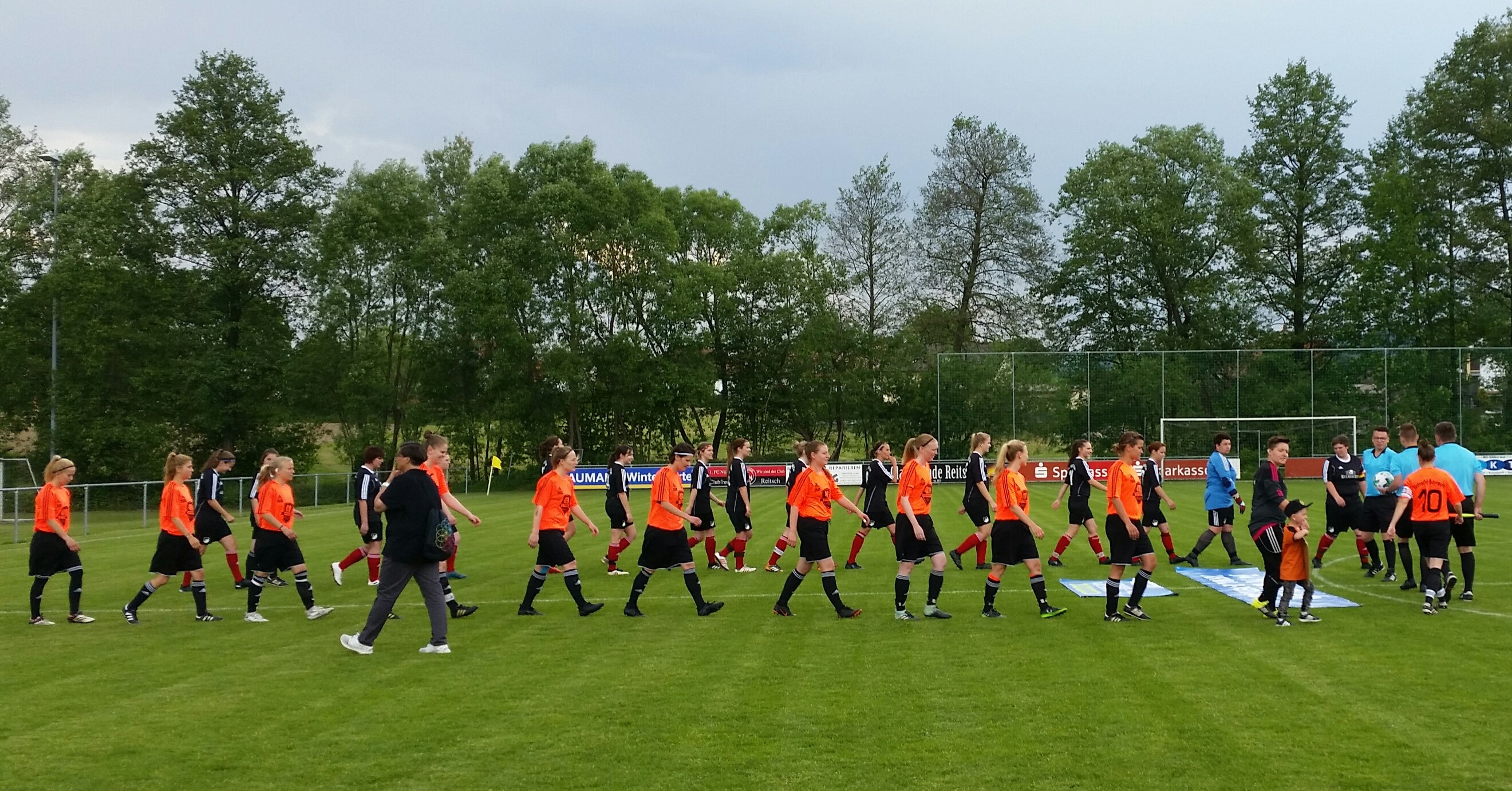 Damenmannschaft des FC Eintracht Bayreuth vor dem Bezirkspokal-Finale 2018