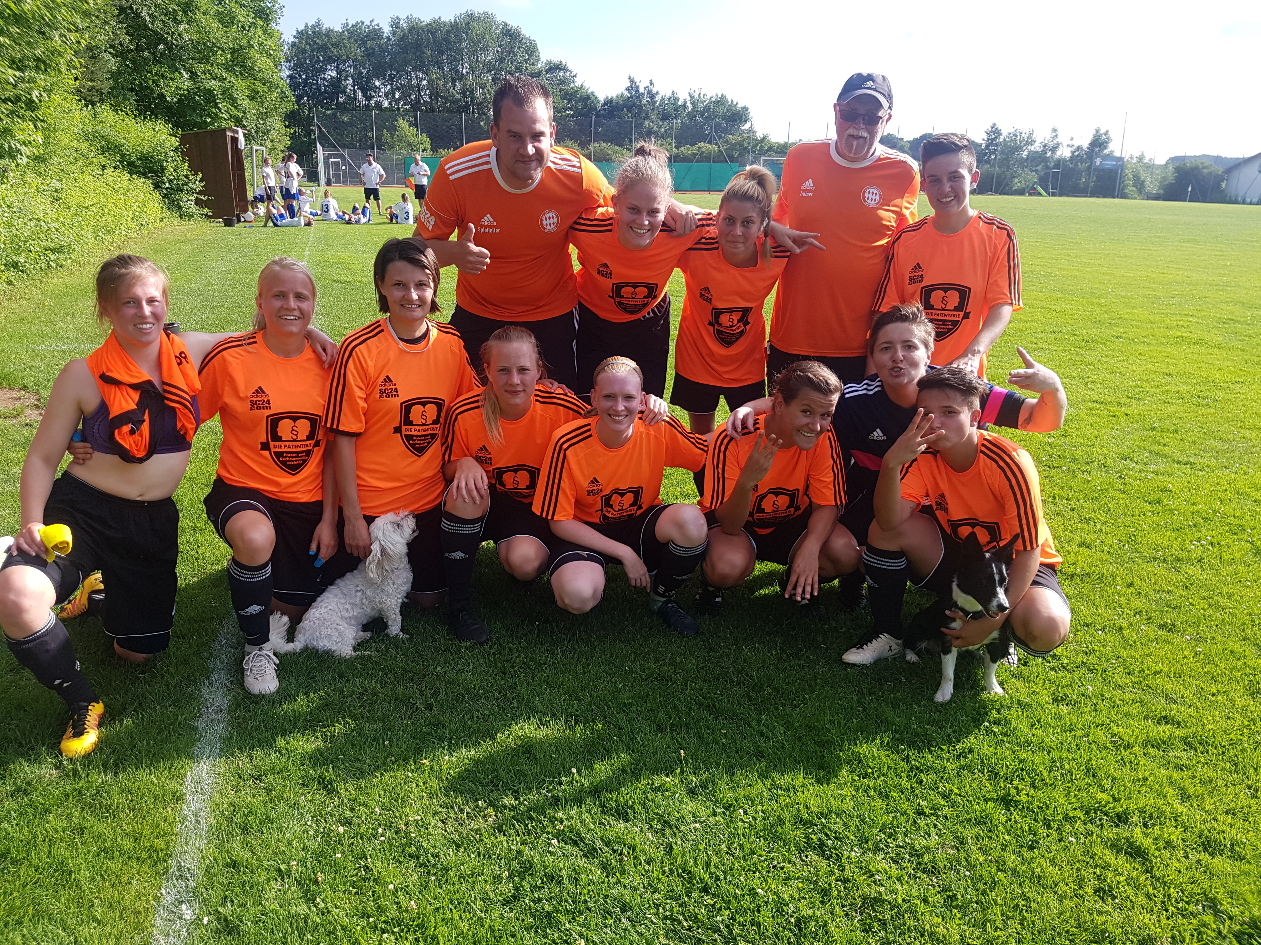 Die Frauen des FC Eintracht Bayreuth nach dem 6:4-Auswärtssieg beim SV Wernsdorf