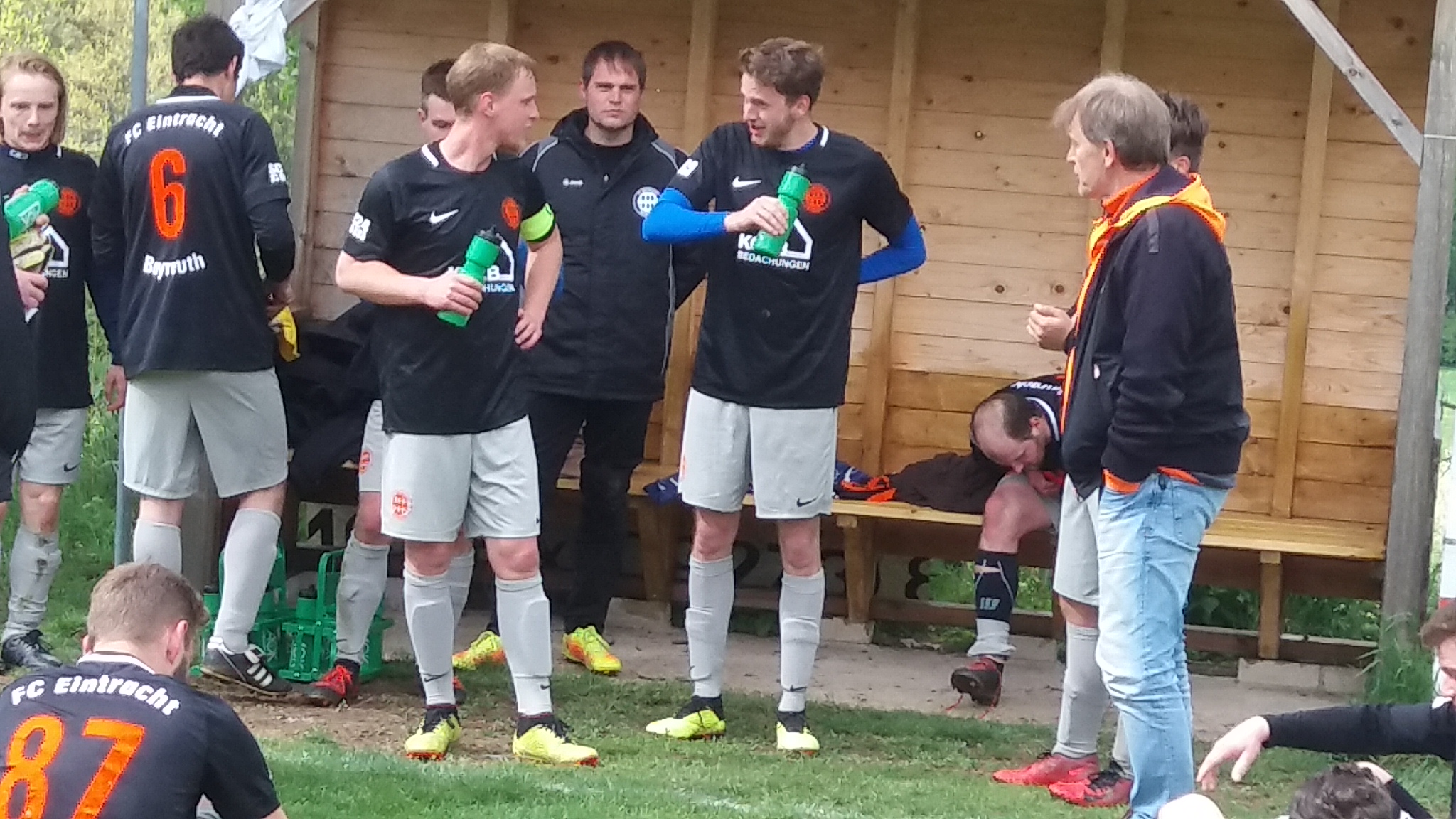 Trainer Adi Kolb war mit seinen Jungs nach dem Kantersieg in Röhrenhof zufrieden