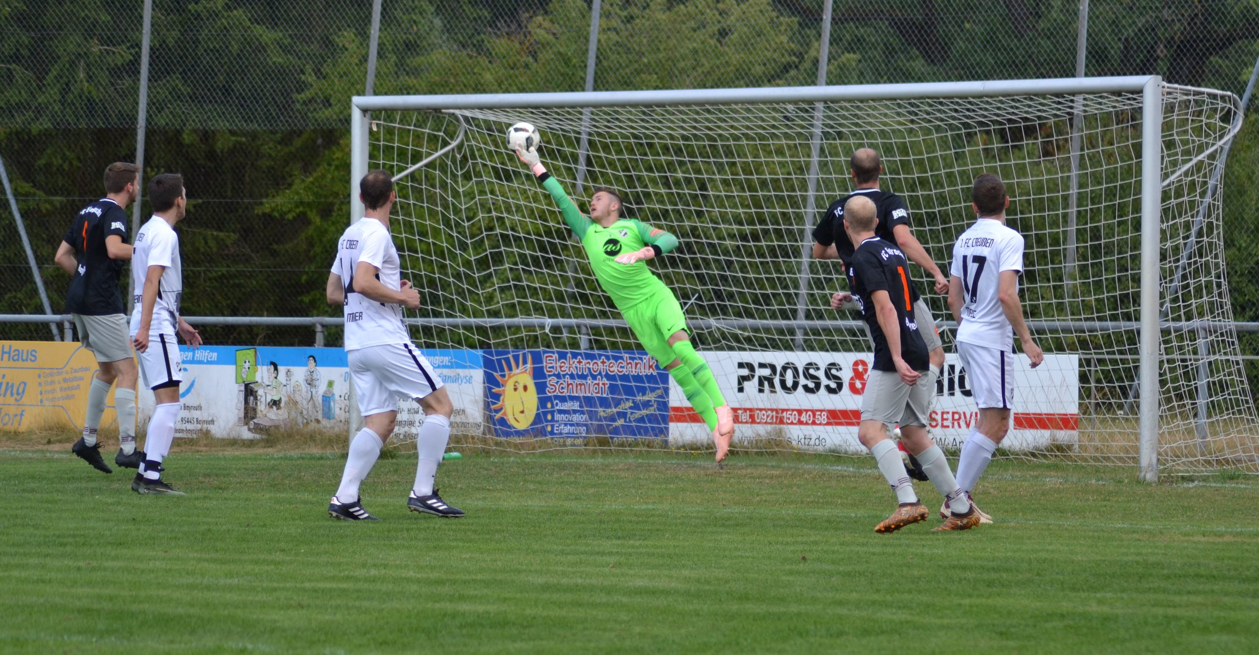 Christian Schreiner-Schelhorn erzielt per Freistoß das erste Kreisliga-Auswärtstor des FC Eintracht Bayreuth
