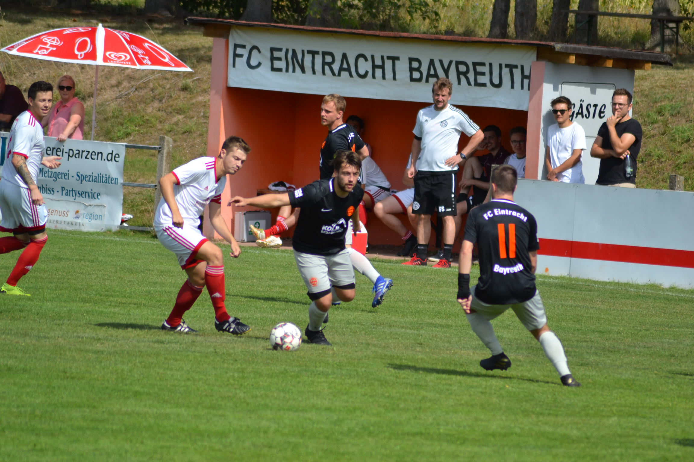 Marcel Solfrank im Zweikampf beim 4:1 des FC Eintracht Bayreuth gegen den FC Neuenmarkt