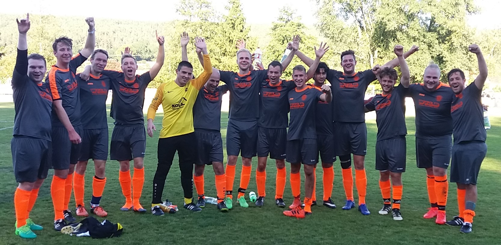 . . . und die Jungs zeigten diese Freude auch unmittelbar nach Abpfiff