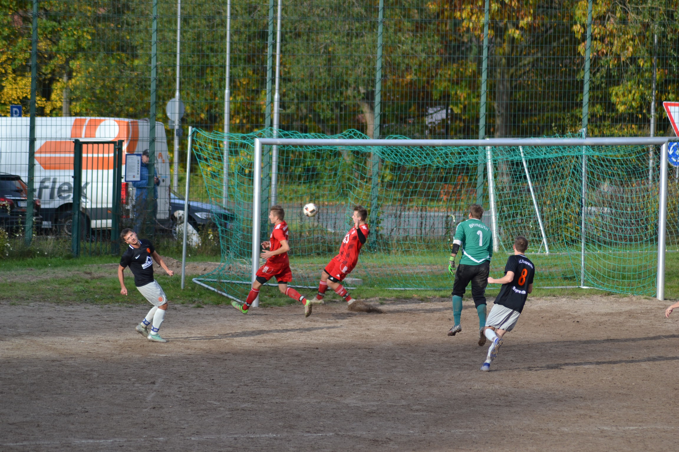Christian Schreiner-Schelhorn überspielt TW Spindler und netzt zum 2 : 0 ein