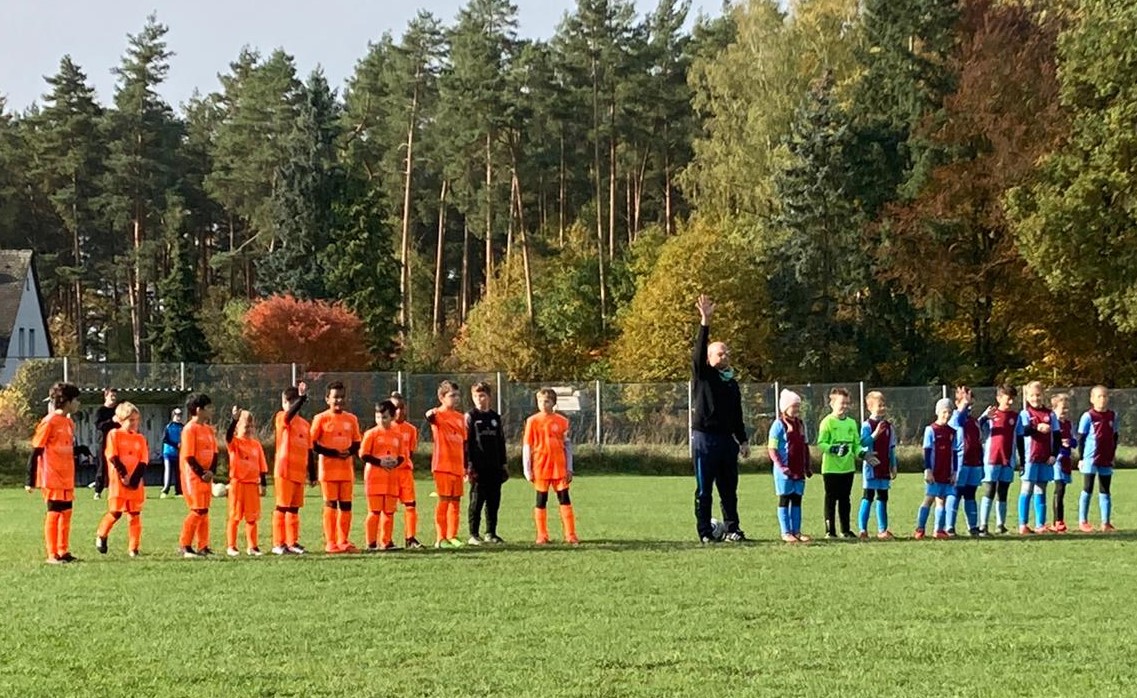 Die E-Junioren unterliegen beim ASV Oberpreuschwitz mit 2 : 7