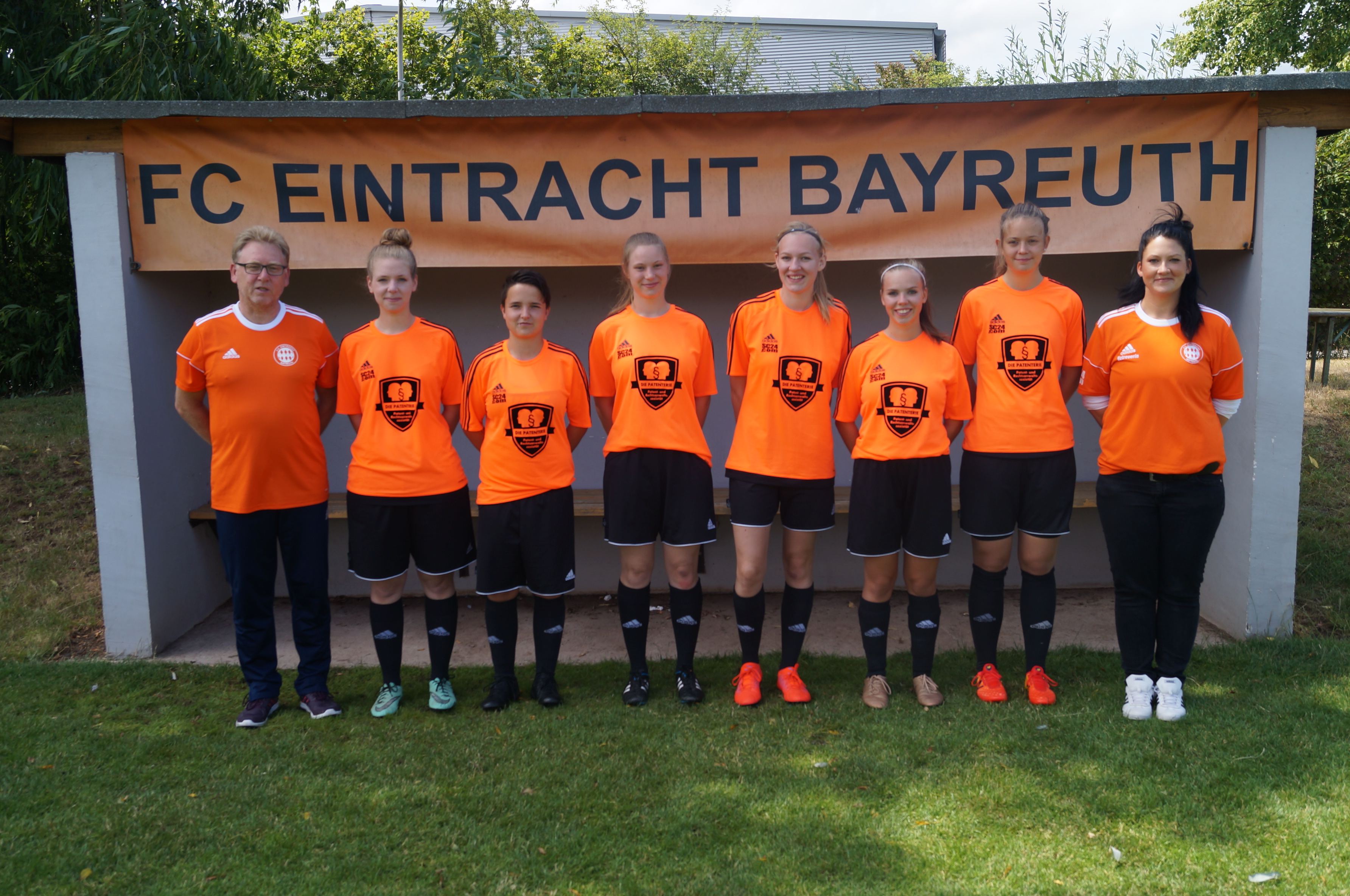 Trainer Thomas Kühn mit den Neuzugängen der Saison 2019/2020