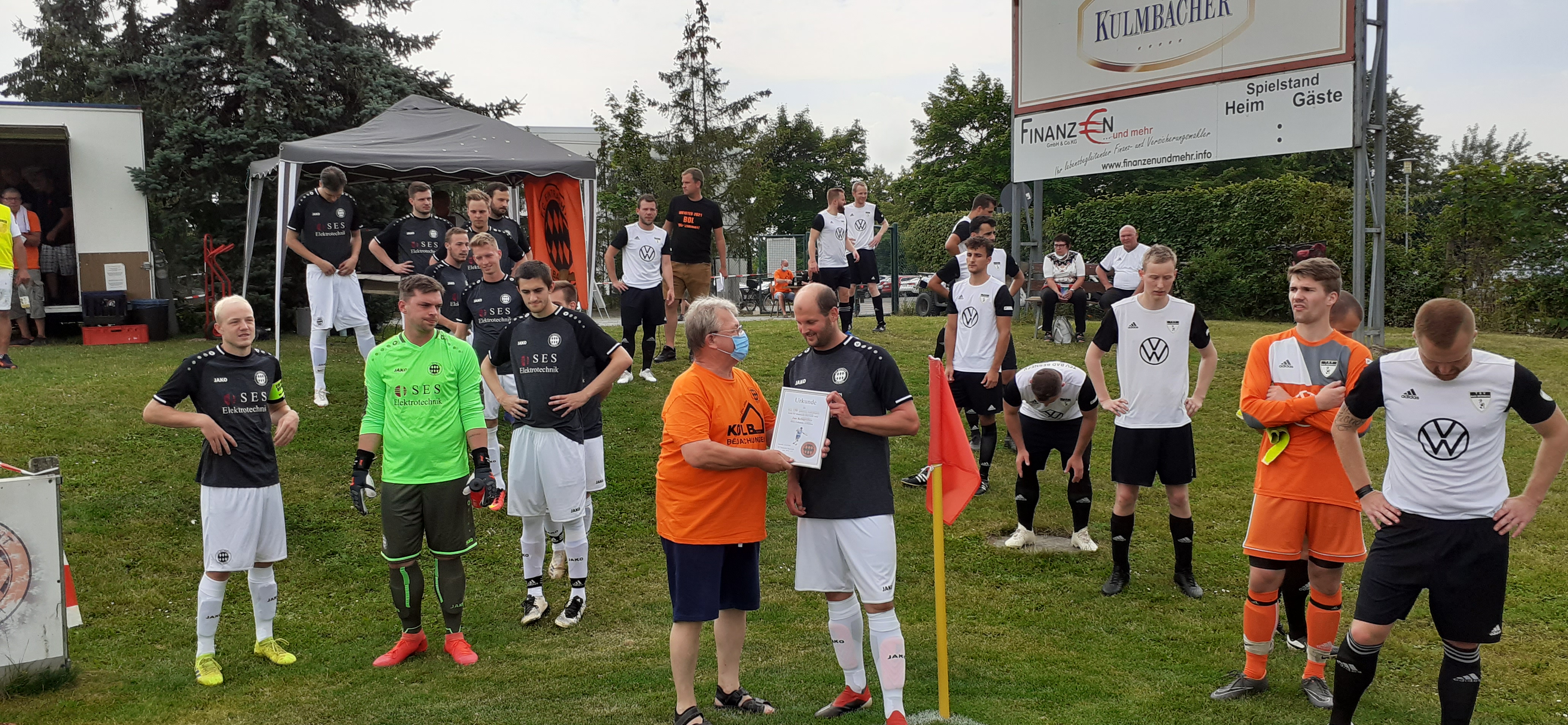 Ehrung von Jan Reingruber für sein 150. Spiel im Trikot des FC Eintracht Bayreuth