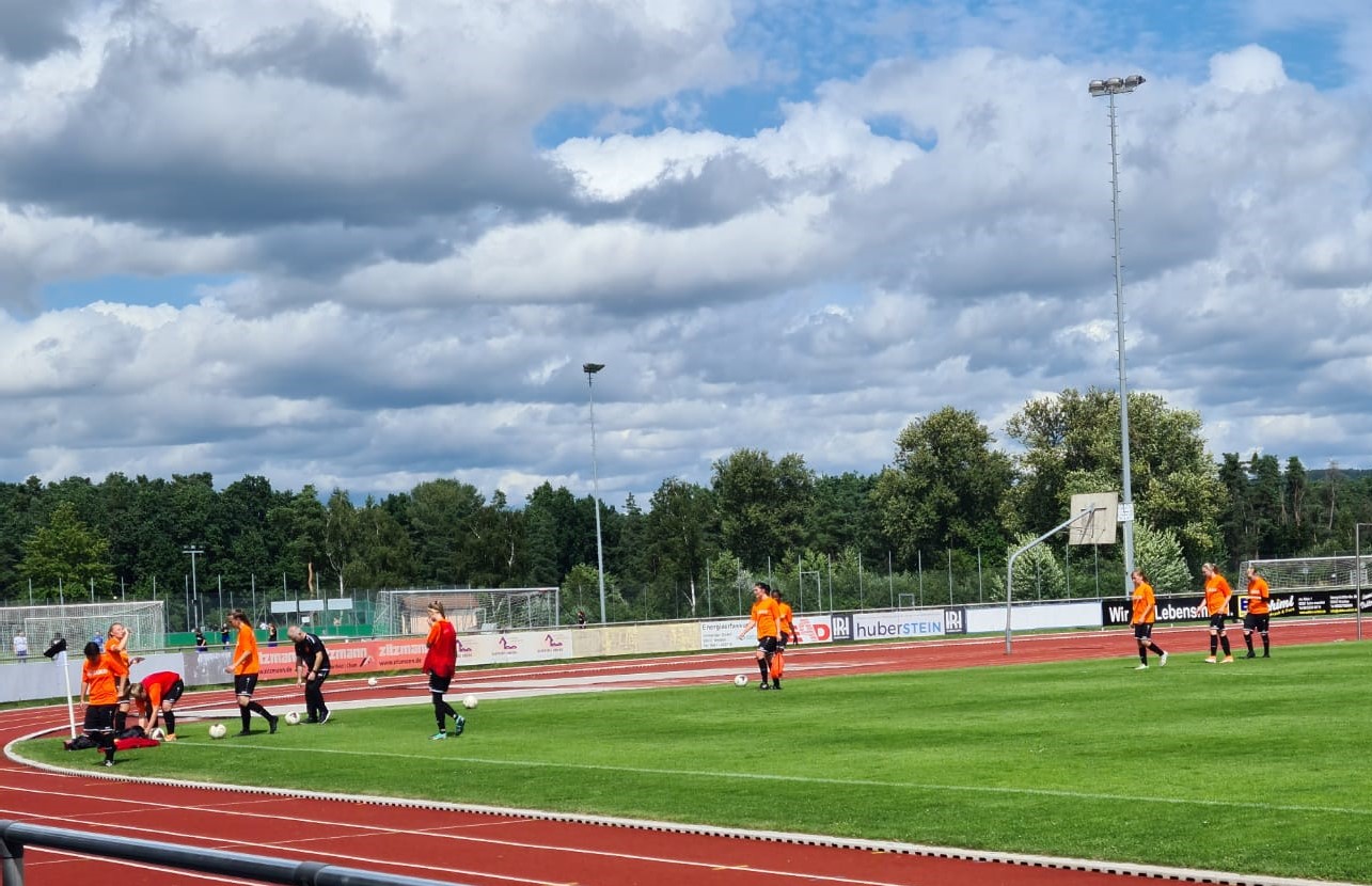 FC Eintracht Bayreuth Frauen beim Testspiel beim 1. FC Schwarzenfeld