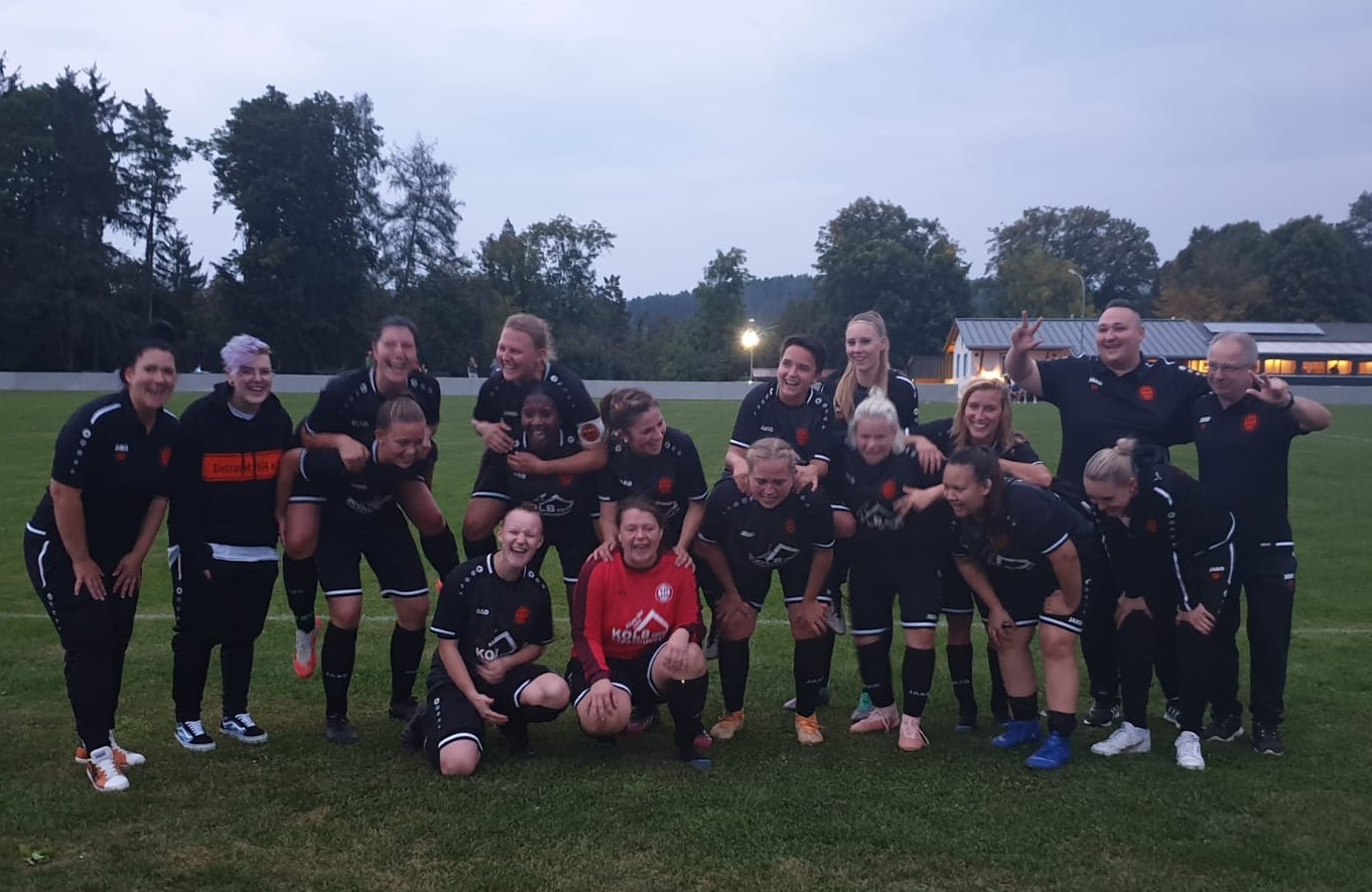FC Eintracht Bayreuth Frauen nach dem 2:1 beim FC Pegnitz