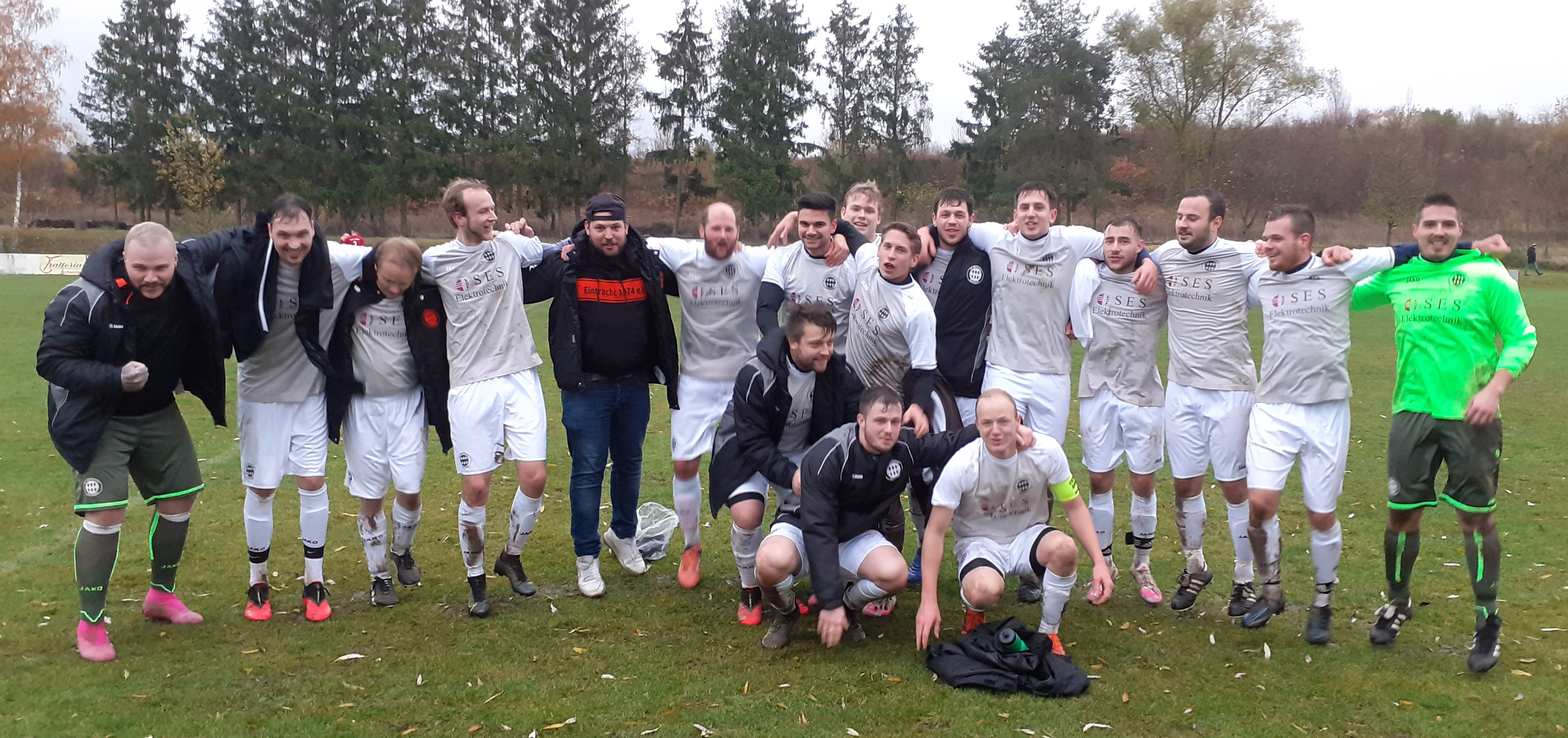 Jubel des FC Eintracht Bayreuth über den 2:1-Derbysieg gegen die Kanzer
