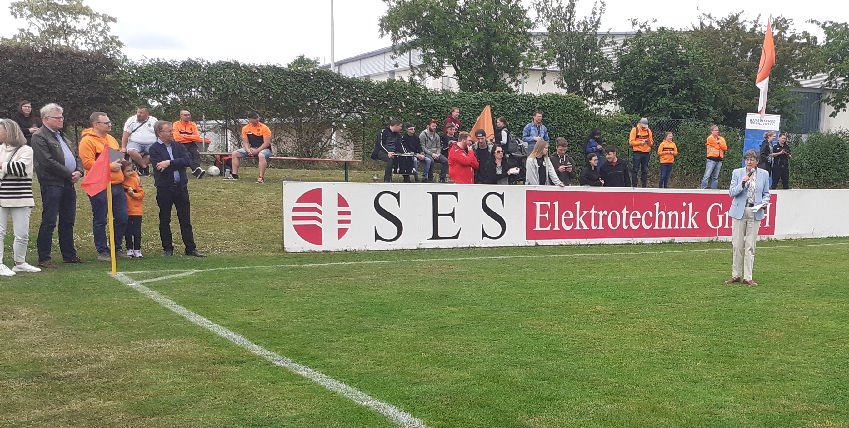 Regierungspräsidentin Heidrun Piwernetz beim Frauen-Pokalfinale