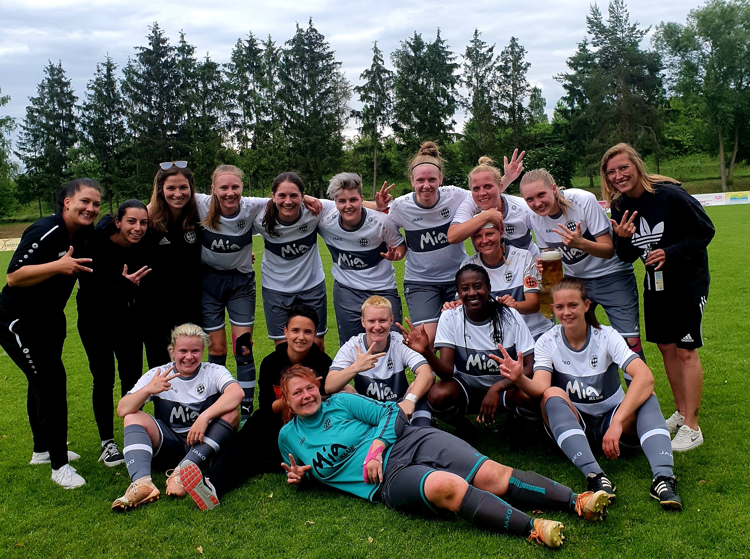FC Eintracht Bayreuth Frauen nach dem 3:1 gegen die DJK Teuchatz