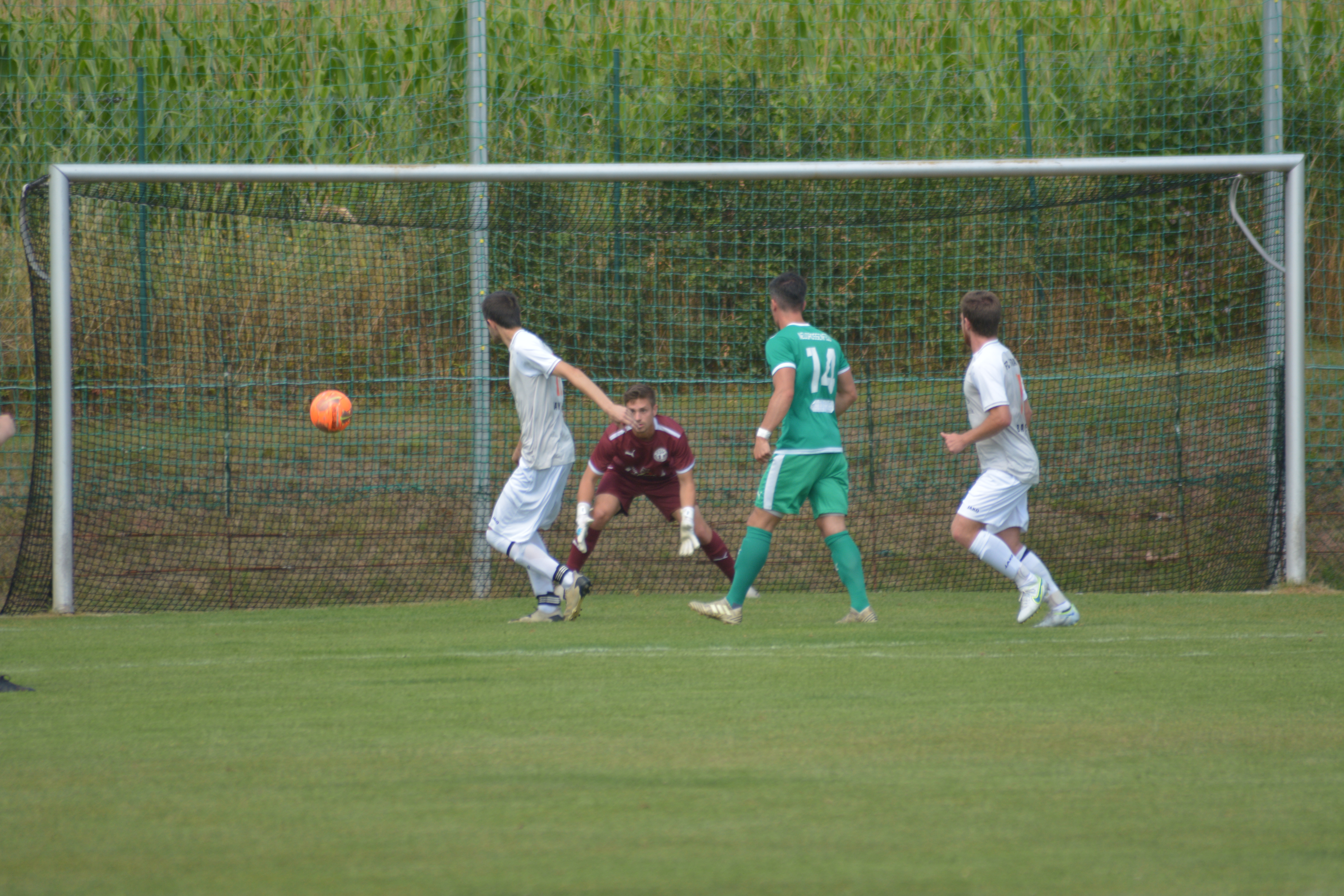 Szene aus dem Testspiel des FC Eintracht Bayreuth gegen den TSV Neudrossenfeld 2
