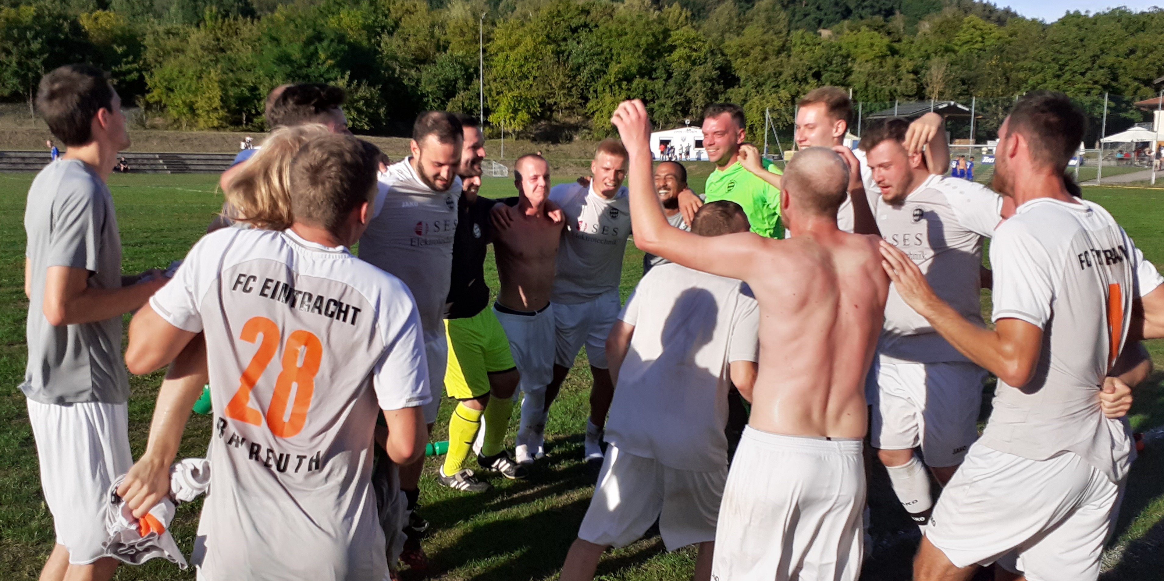 Jubel des FC Eintracht Bayreuth nach dem 1:0 beim VfB Kulmbach