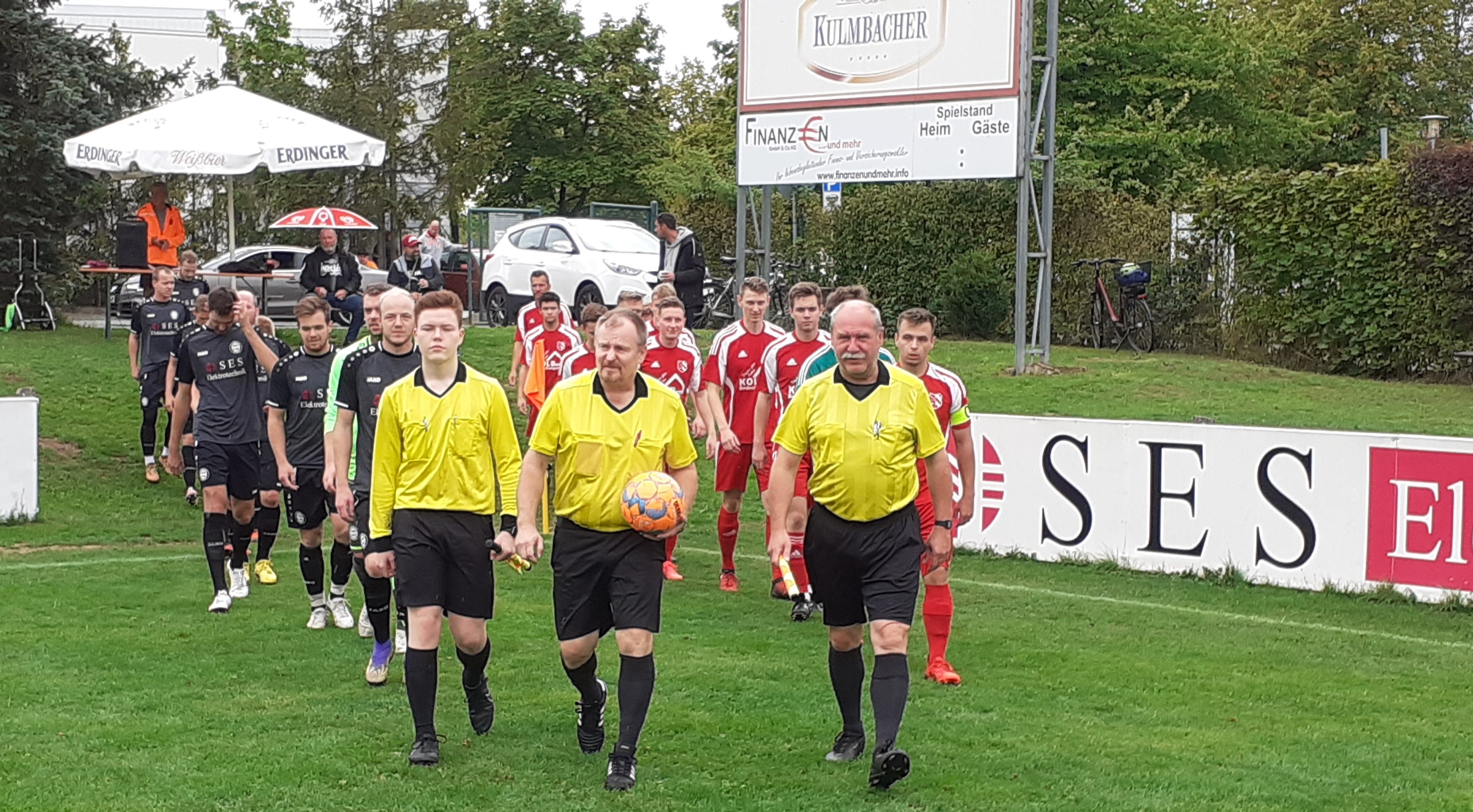 Das Schiedsrichter-Gespann beim 6:1 des FC Eintracht Bayreuth gegen die Saaser Zweite