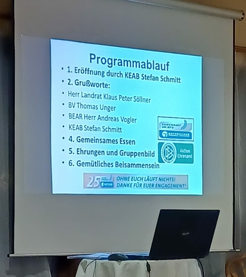 Ehrung von Rosi Borger durch Landrat, Bezirksvorsitzenden und Bezirksehrenamtsreferenten