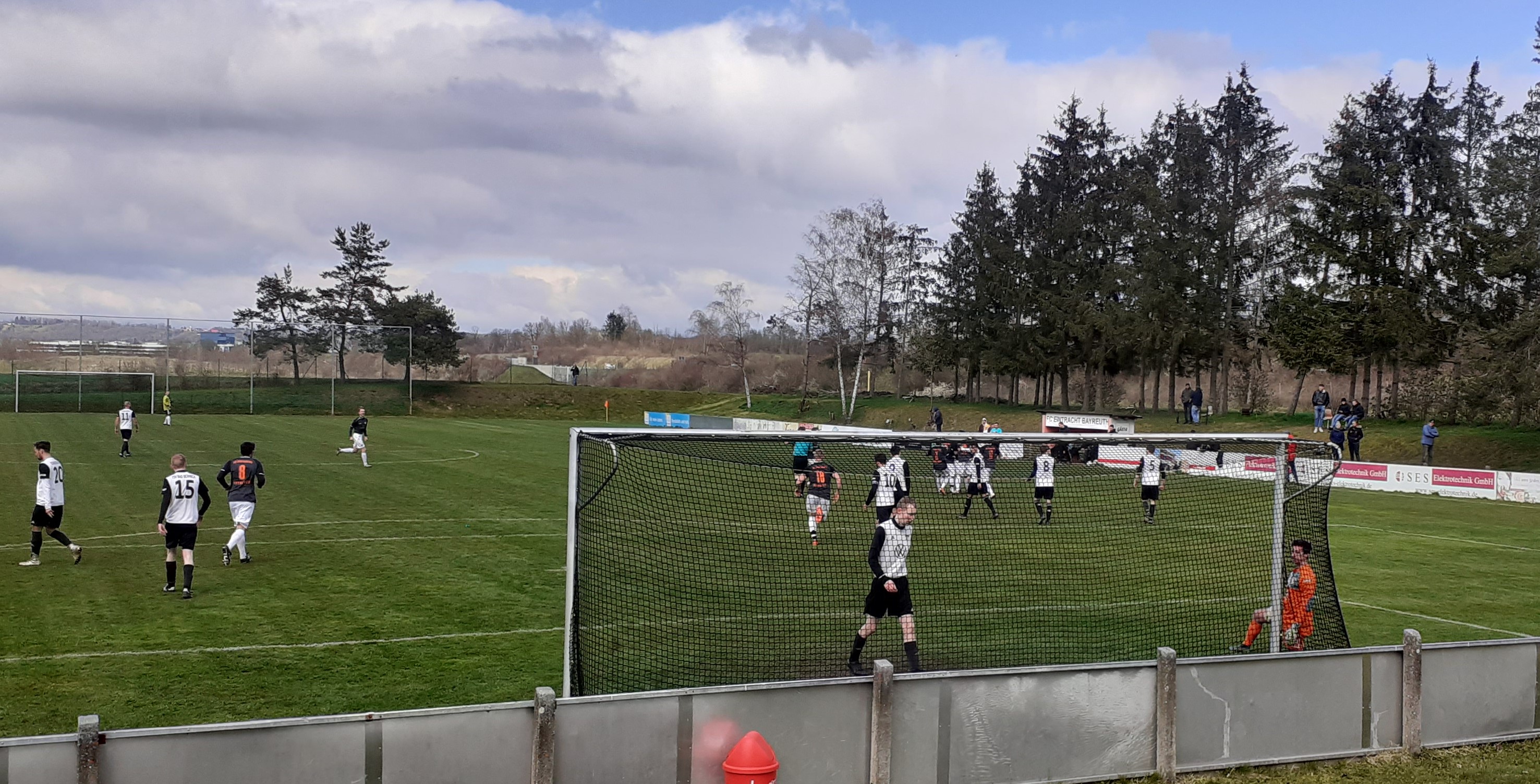 Jubel des FC Eintracht Bayreuth zum goldenen Tor gegen den TSV Bad Berneck