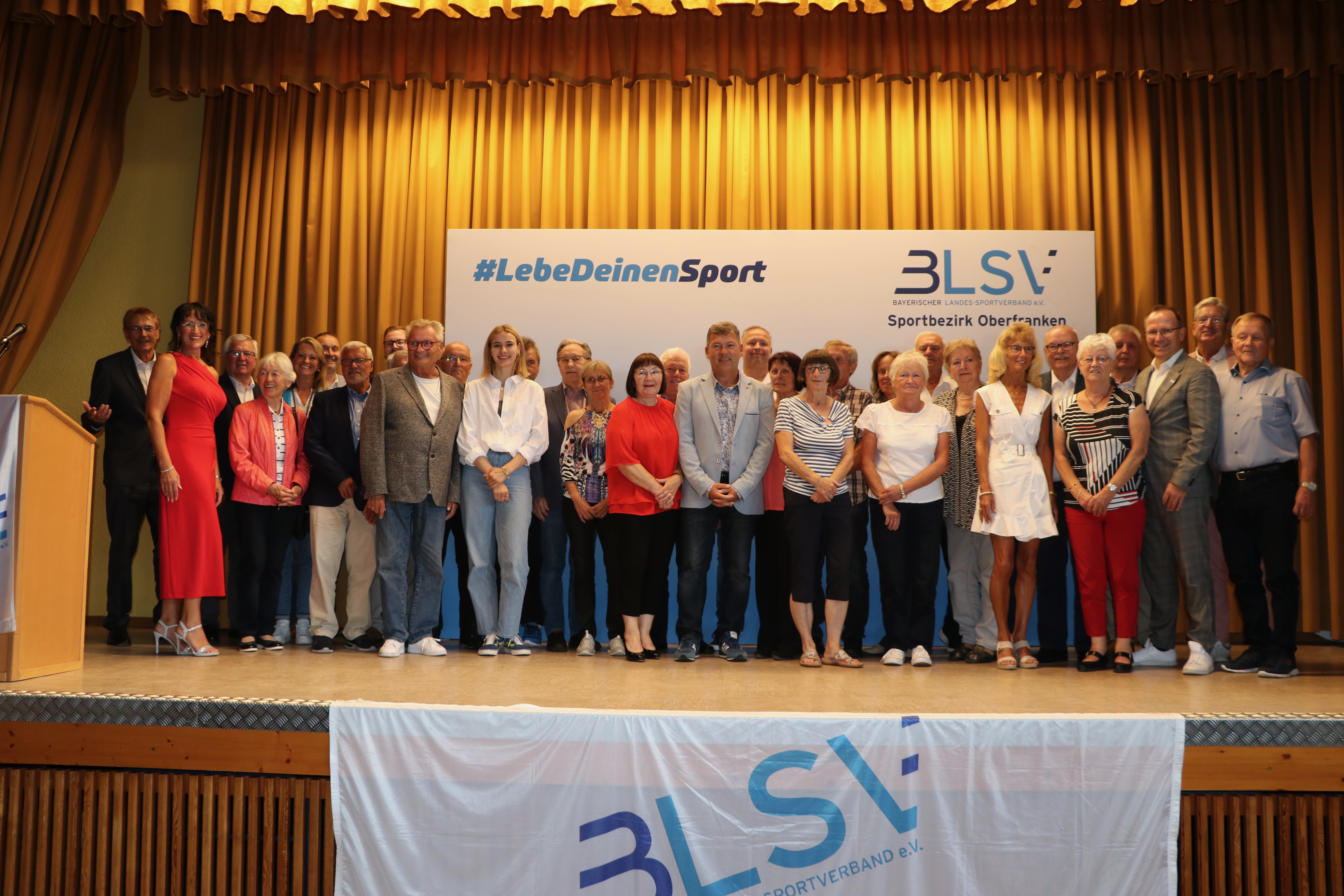 Gruppenfoto der Geehrten bei der BLSV-Veranstaltung Stille Stars in Lichtenfels