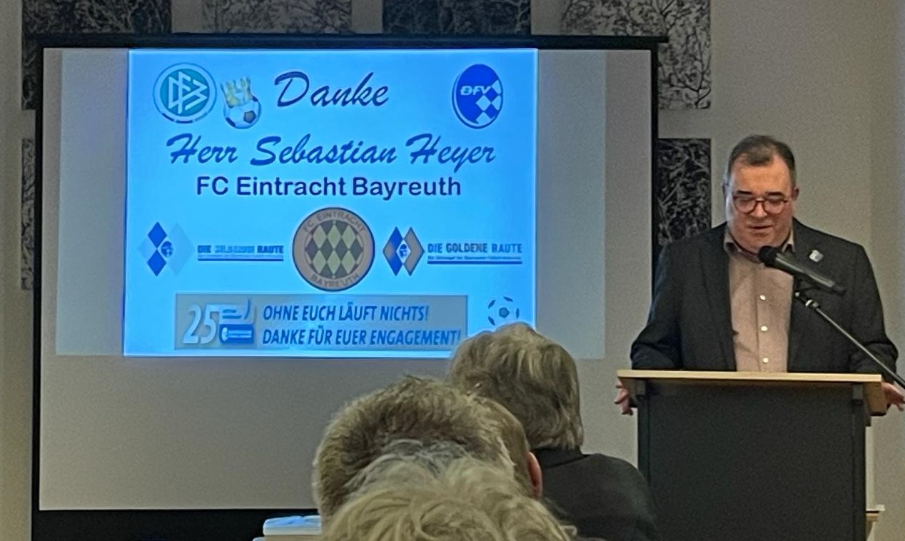 Ehrungsgruppe im Landgasthof Frankenfarm in Himmelkron bei der DFB-Sonderehrung 2024