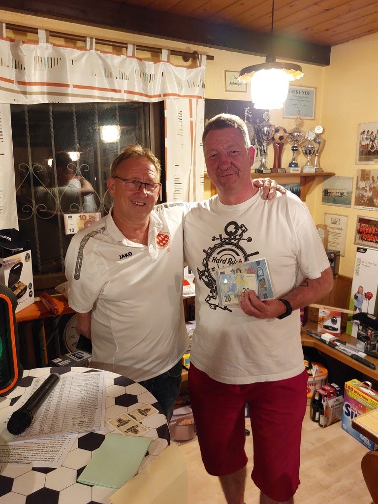 Gesellige Runde beim Preisschafkopf