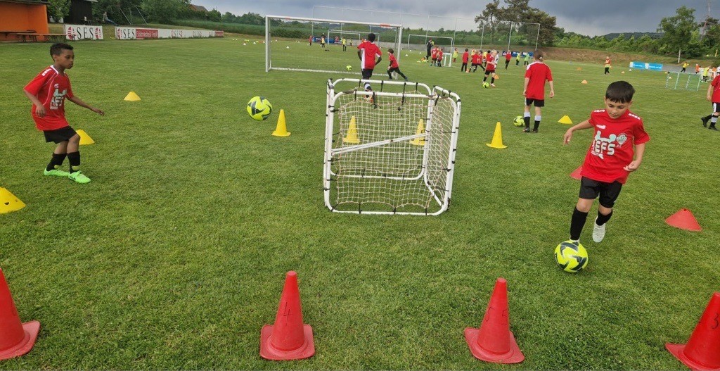 Übungseinheit beim Fußballcamp