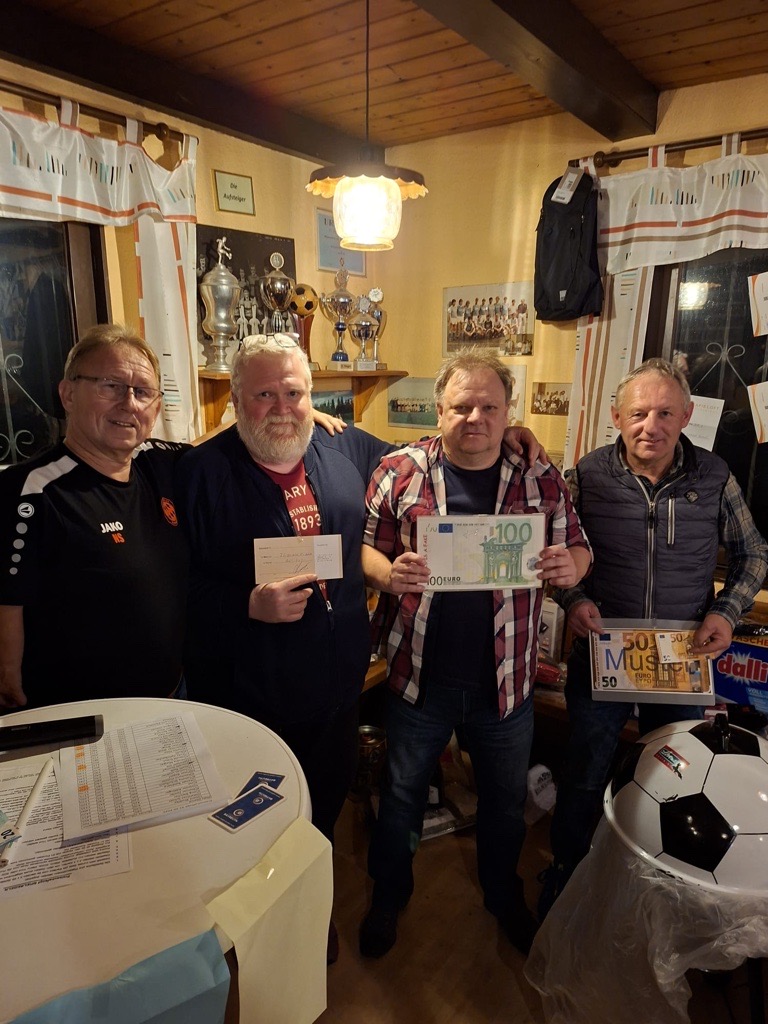 Volles Haus beim Preisschafkopf im Sportheim des FC Eintracht Bayreuth